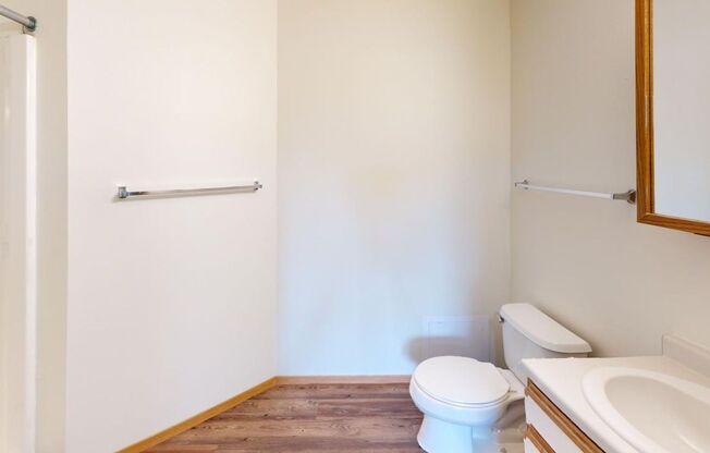 3 beds, 2 baths, 1,008 sqft, $1,250, Unit 1704-110