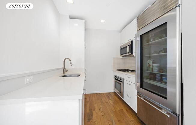 1 bed, 1 bath, 800 sqft, $5,700, Unit 27H