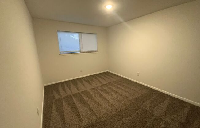 2 beds, 1 bath, 800 sqft, $1,000, Unit 20
