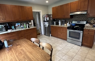 3 beds, 1 bath, 1,500 sqft, $3,500, Unit 3