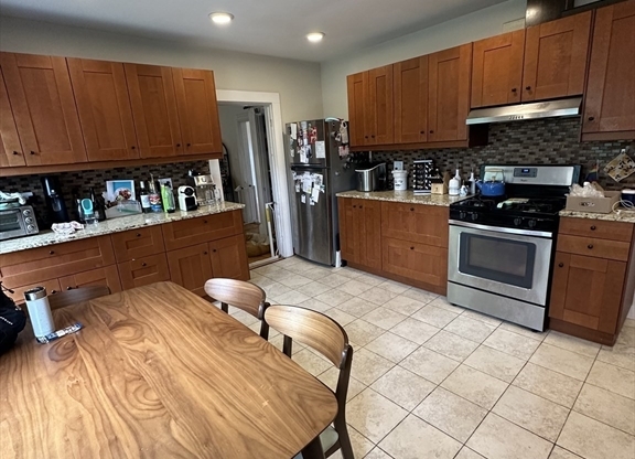 3 beds, 1 bath, 1,500 sqft, $3,500, Unit 3