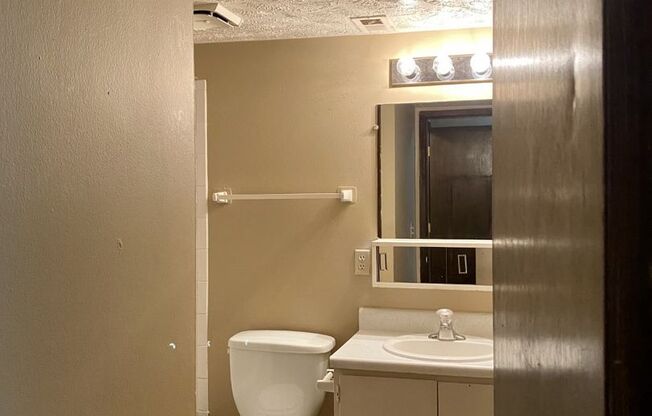 1 bed, 1 bath, 850 sqft, $925, Unit 8-835