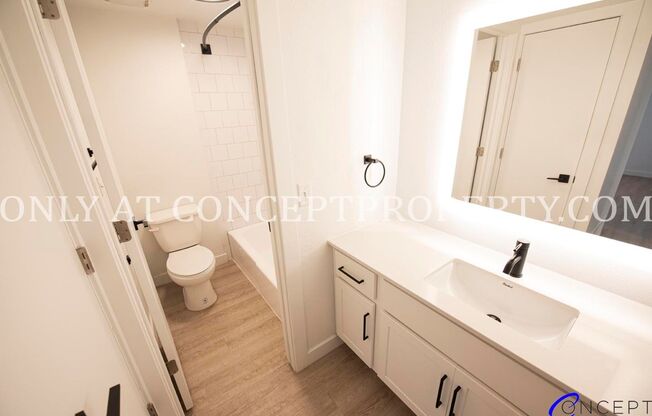 2 beds, 1 bath, 894 sqft, $1,599, Unit 04