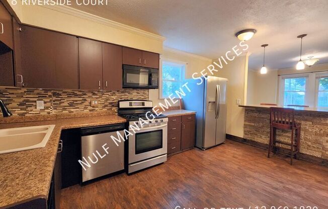 8 RIVERSIDE CT