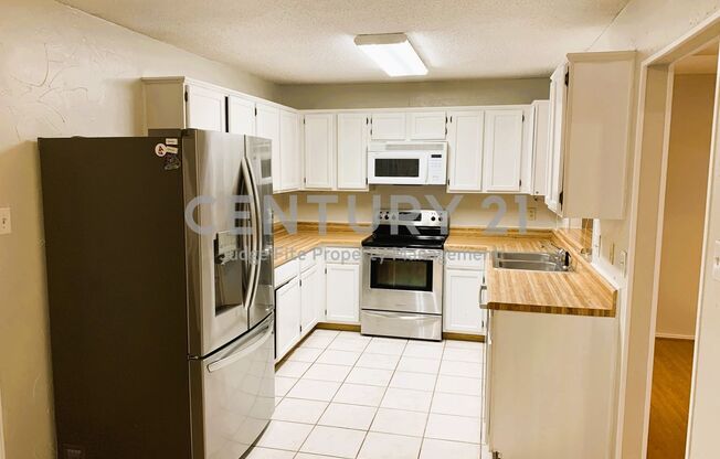 Fantastic 3/2/2 in Carrollton-Farmers Branch ISD For Rent!