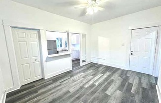 Studio, 1 bath, 600 sqft, $1,795, Unit 4