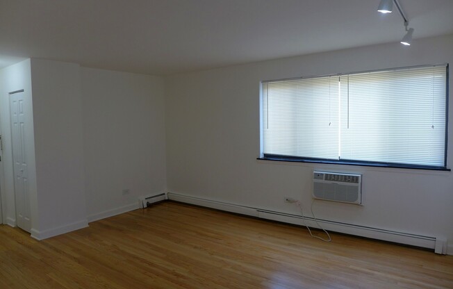 Foster Beach Apartments
