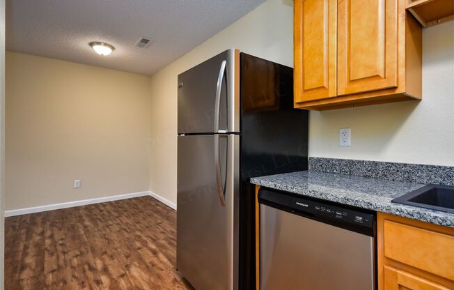 2 beds, 1 bath, 800 sqft, $895, Unit A2