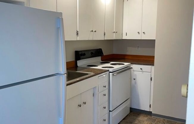 2 beds, 1 bath, $1,695, Unit Unit #19