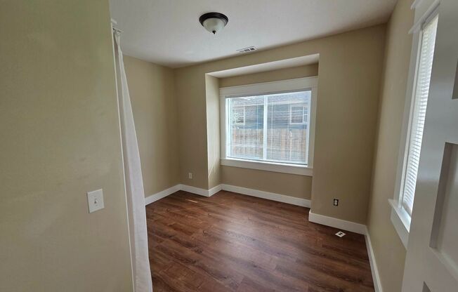 5 Bedroom Home Corner Lot in N Portland