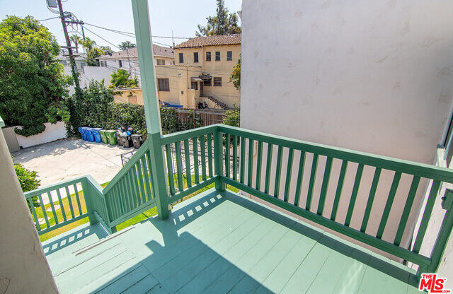 932 S Curson Ave