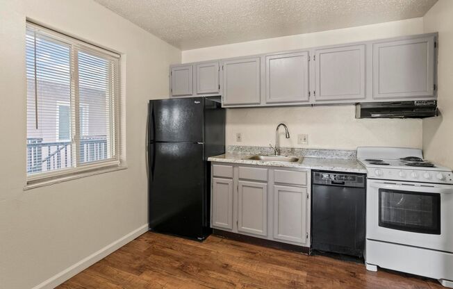 2 beds, 1 bath, 900 sqft, $1,100, Unit 11150 M