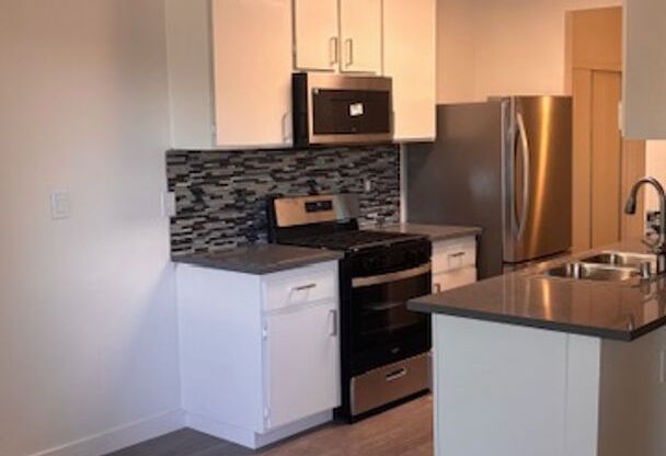 1 bed, 1 bath, 700 sqft, $2,172, Unit 275