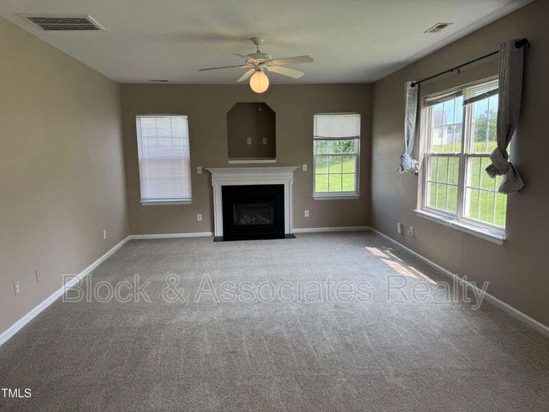 1530 EVA MAE DR