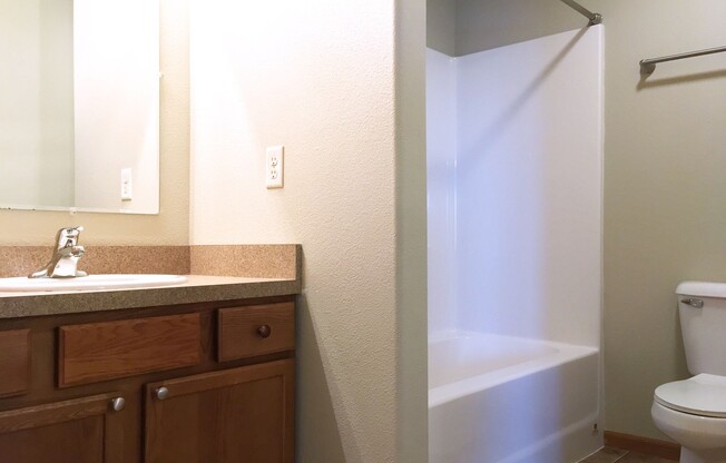2 beds, 2 baths, 1,092 sqft, $1,195, Unit 1325-205