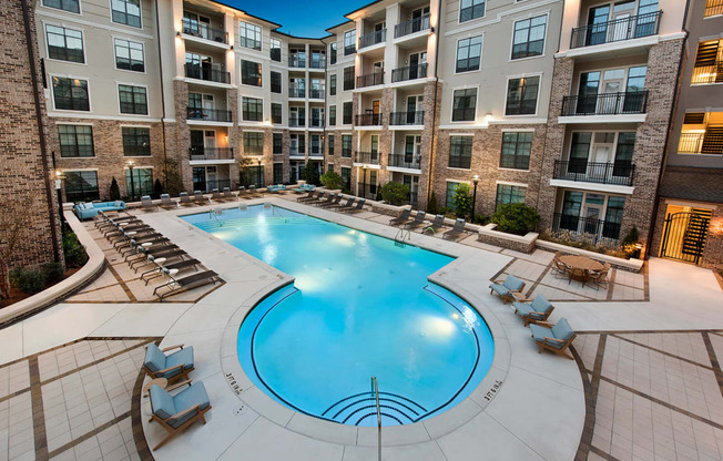 Comfortable Apartments with Expansive Amenities at Windsor Chastain, 255 Franklin Rd, GA