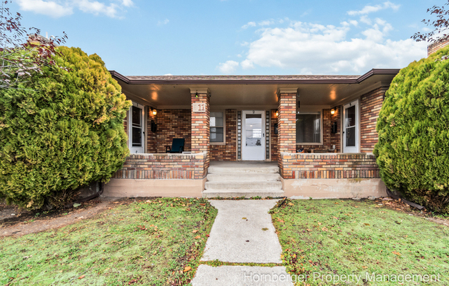 11 E RICH AVE