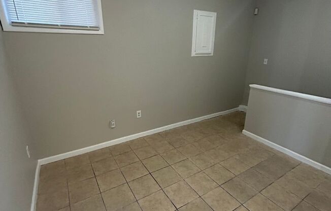 3 beds, 1 bath, $1,295