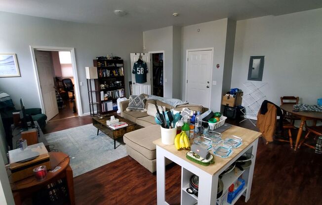 1 bed, 1 bath, 550 sqft, $1,100, Unit #102 (2)