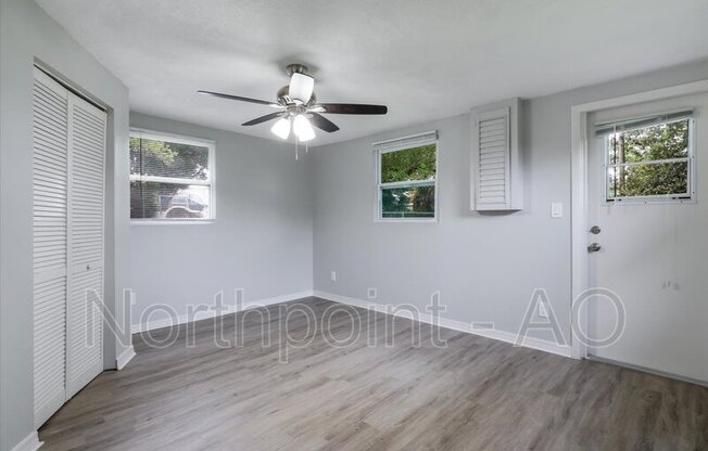 3 beds, 1 bath, 966 sqft, $2,400