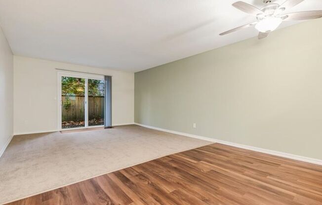 2 beds, 1 bath, 850 sqft, $1,600, Unit 37