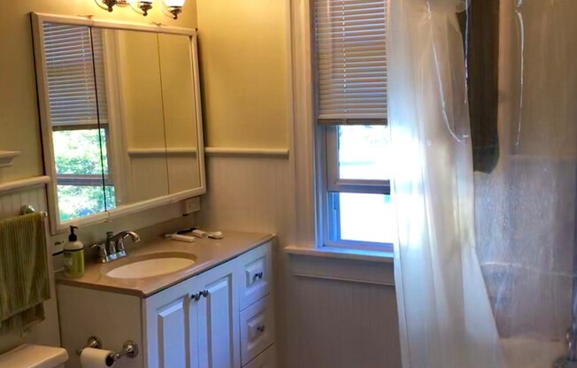 3 beds, 1 bath, $2,150