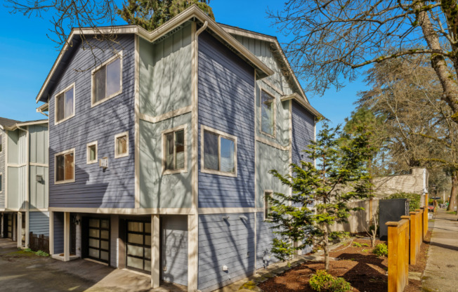12039 35 AVE NE