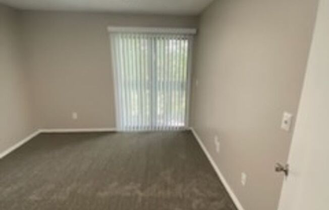 2 beds, 1 bath, 1,105 sqft, $875, Unit 2703-304