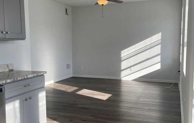 10 W Goepp Street