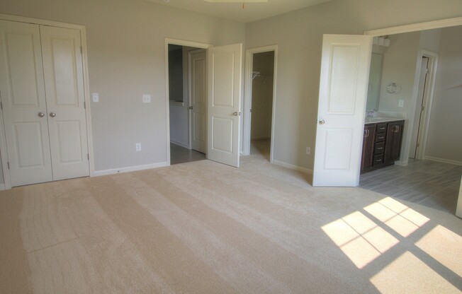 Durham 3 bed 2.5 bath: Available Now (Short term lease available)