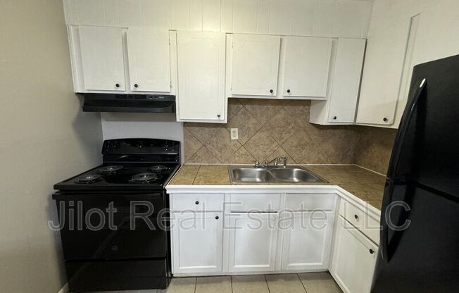 2711 Fairlee Drive Unit C3