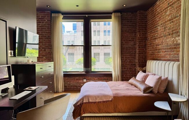 1 bed, 1 bath, 810 sqft, $2,500, Unit 301