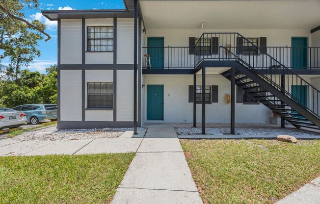 Newly Renovated 2 bedroom 2 bath within walking distance to Main Street** 1/2 off August Rent if Moved in by July 31st**