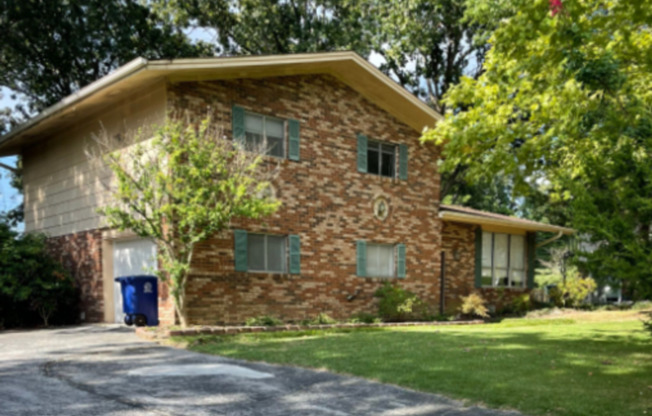 Three Bedroom, Large Lot, Pet Friendly,Hixson! ***Monthly rent $1900.00!***