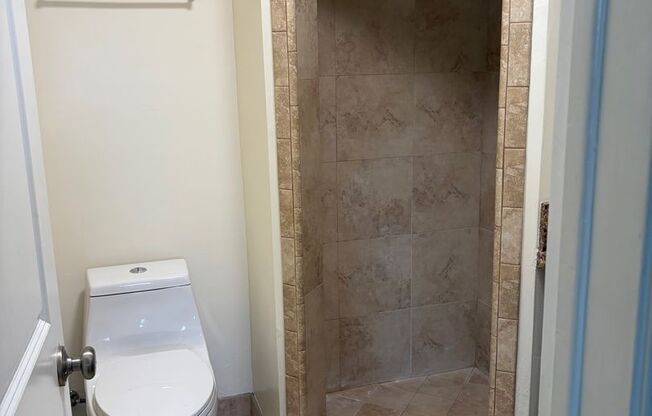 2 beds, 2 baths, $2,175, Unit Unit C