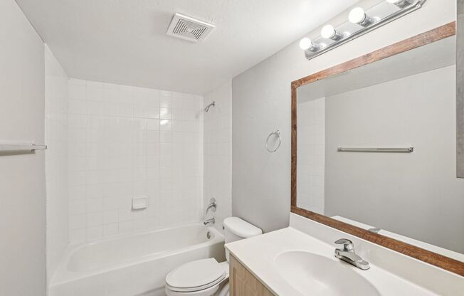 3 beds, 2 baths, 1,103 sqft, $1,565, Unit 0336