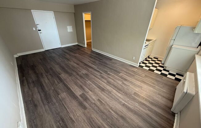 Studio, 1 bath, 400 sqft, $850, Unit #318