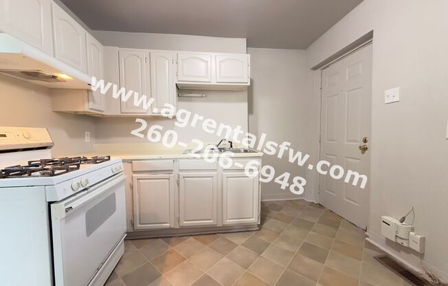 3 beds, 1.5 baths, 1,512 sqft, $1,100, Unit 2514 S Hanna St