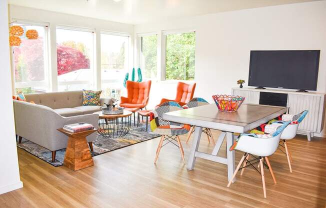 Sunnyside Living/Dining Space