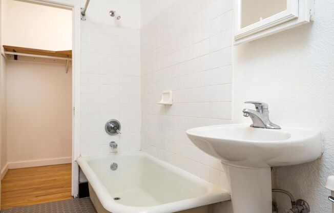 Studio, 1 bath, 518 sqft, $1,515, Unit 204