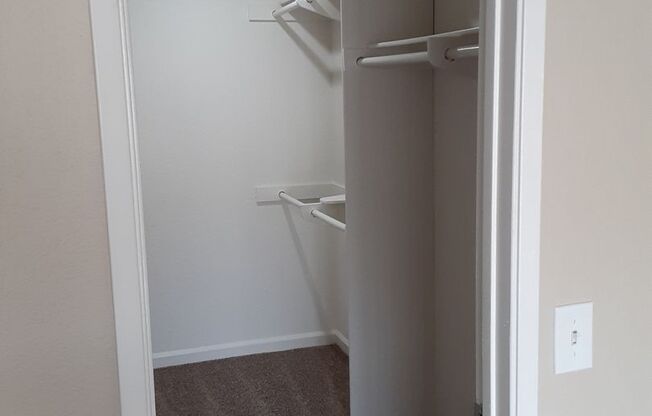 2 beds, 1 bath, 800 sqft, $2,100, Unit 52