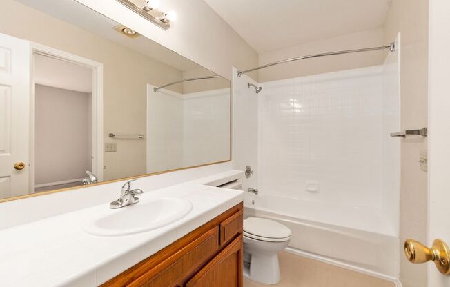 2 beds, 1.5 baths, $2,350, Unit 7010 Casa Lane #12