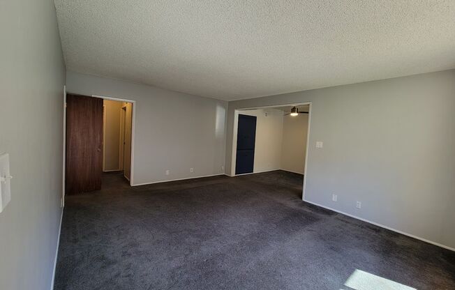 1BD/1BA WITH PARKING AND SHARED LAUNDRY