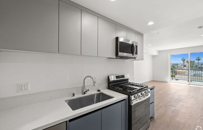 Studio, 1 bath, 533 sqft, $2,039.58, Unit 412-0E