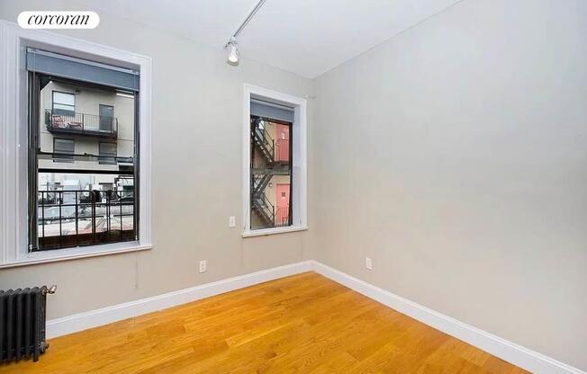 163 CHRYSTIE ST