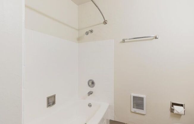 Studio, 1 bath, 375 sqft, $1,075, Unit 213