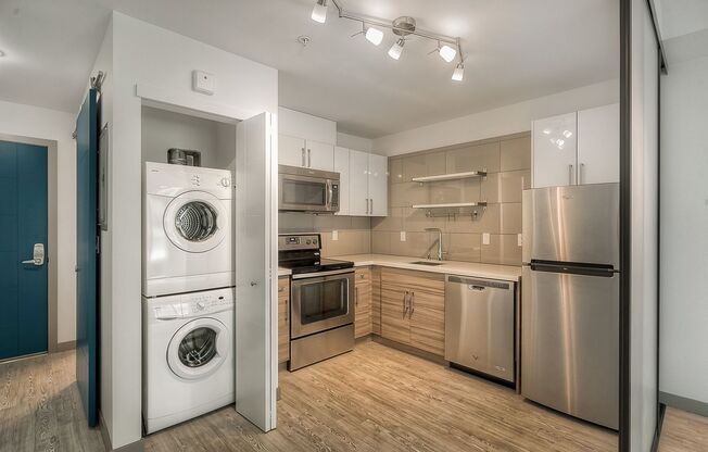 Studio, 1 bath, 380 sqft, $1,795, Unit 411