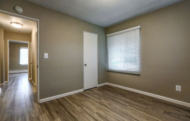 2 beds, 1 bath, 910 sqft, $1,925, Unit 16