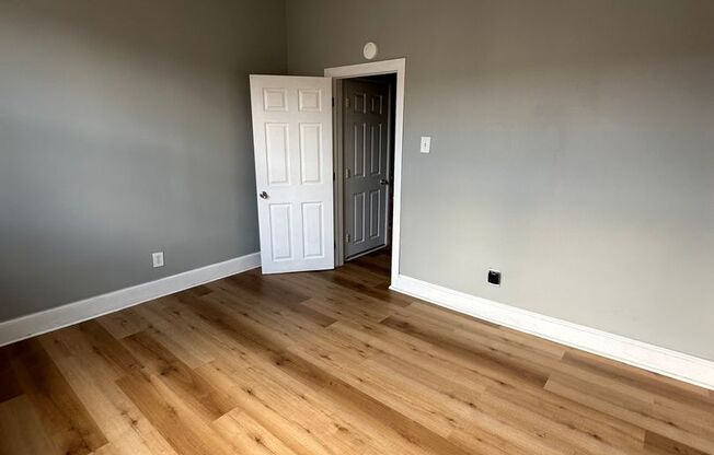 3 bedroom 1.5 bath house available in South Philly