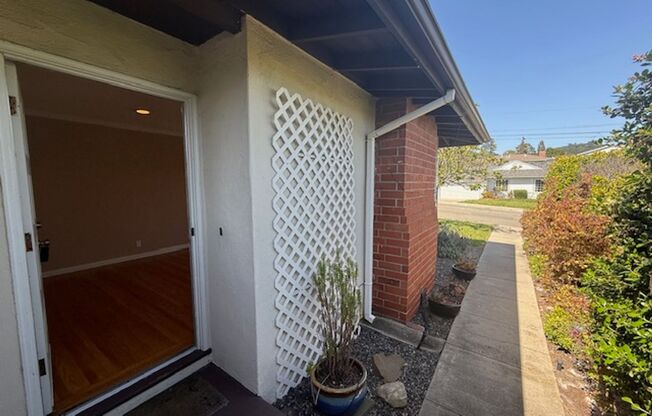 RENTED - 3 Bedroom Ranch Style Home in El Sobrante / May Valley Neighborhood